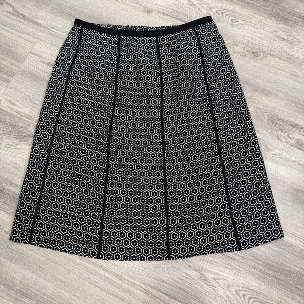 Ann Taylor Silk Floral Midi Skirt Black White Daisy A-Line Ribbon Trim Size 10